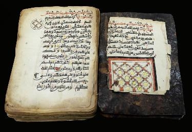 British Muslim Donates Quran Manuscript to Razavi Library