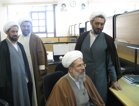 بازدید آیت الله محمدی ری شهری از  پايگاه حديث نت