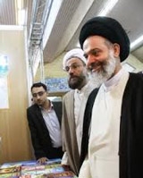 مدیر حوزه‌های علمیه از غرفه دارالحدیث در نمایشگاه کتاب قم بازدید کرد