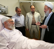 آیت الله محمدی ری شهری از رهبر معظم انقلاب عیادت کرد