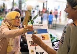 Muslim Group Hands out Roses with Prophet’s Sayings in California
