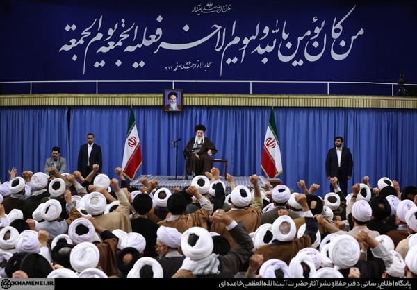نماز جمعه، قلب فرهنگی هر شهر است.