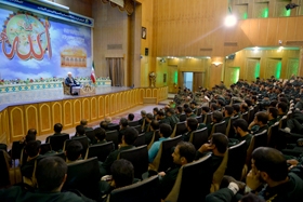 تداوم تقوا انسان را به قله یقین می رساند