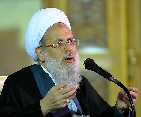 اقامه نماز از ویژگی‌های متّقین است