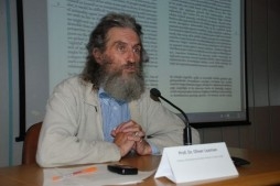 البروفیسور "ليمان" یحاضر في مؤتمر الدراسات القرآنیة في ايران
