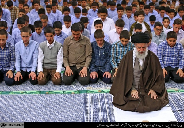 لازمه دستیابی به افتخار دنیوی وعزت الهی، استحکام بنیه‌ی معنویست