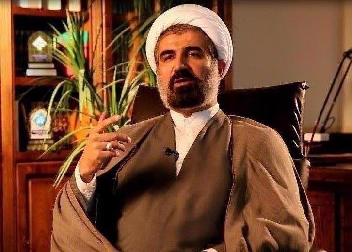 تهی شدن از دین و اخلاق یعنی دنبال نکردن خطِ امام و رهبری