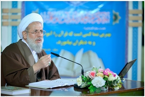 نادیده گرفتن نیکی دیگران با گفتار یا رفتار کفر نعمت است
