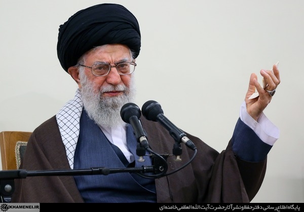 مسئولان و علما از دنیاپرستی و اشرافیگری پرهیز کنند
