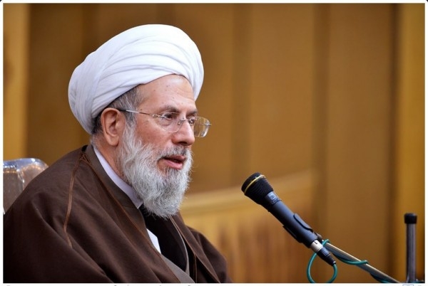 مقصد نهایی تحصیل و تدریس در حوزه «خودسازی اسلامی» است