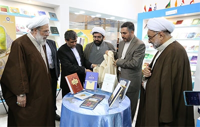 ترجمه آثار آيت‌الله محمدی‌ري‌شهري در غرفه سازمان فرهنگ و ارتباطات اسلامي رونمایی شد