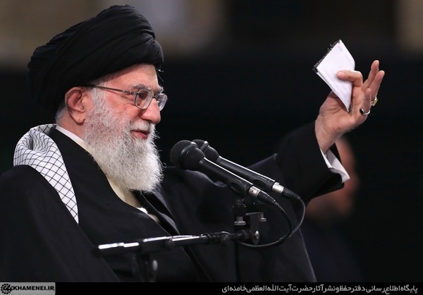 شما که مؤمن هستید، از  قدرتهای شیطانی نترسید؛  از انحراف از صراط مستقیم بترسید.