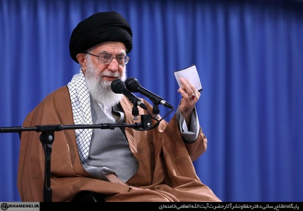 جوانان مؤمن و انقلابی باید هر کاری را که امکان‌پذیر است در چهارچوب قوانین و مصلحت کشور انجام دهند