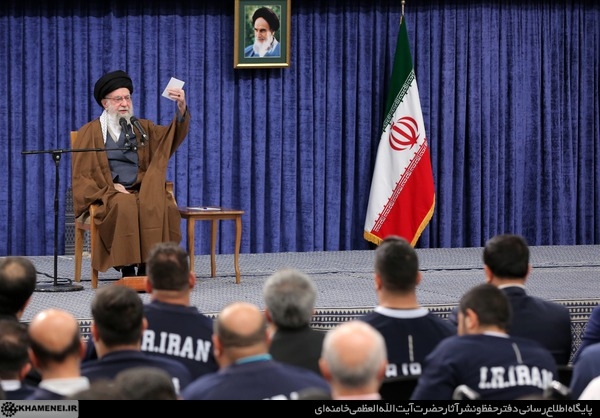 با ایستادن بر قله‌ علم و ورزش، نشان دادید فضای ایران روشن است