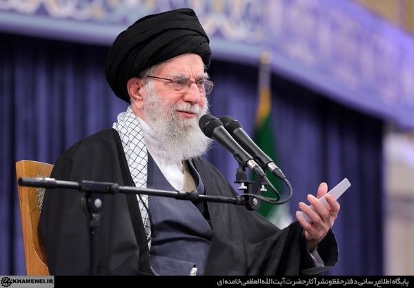 جمهوری اسلامی یعنی ملت زنده، پابرجا و مستحکم ایران