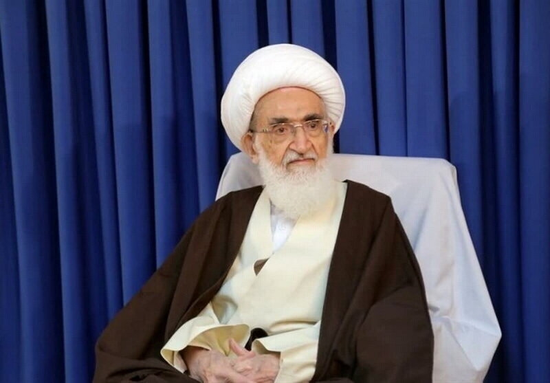 سخن یا عملی که موجب تضعیف جبهه داخلی شود، کمک به دشمن است