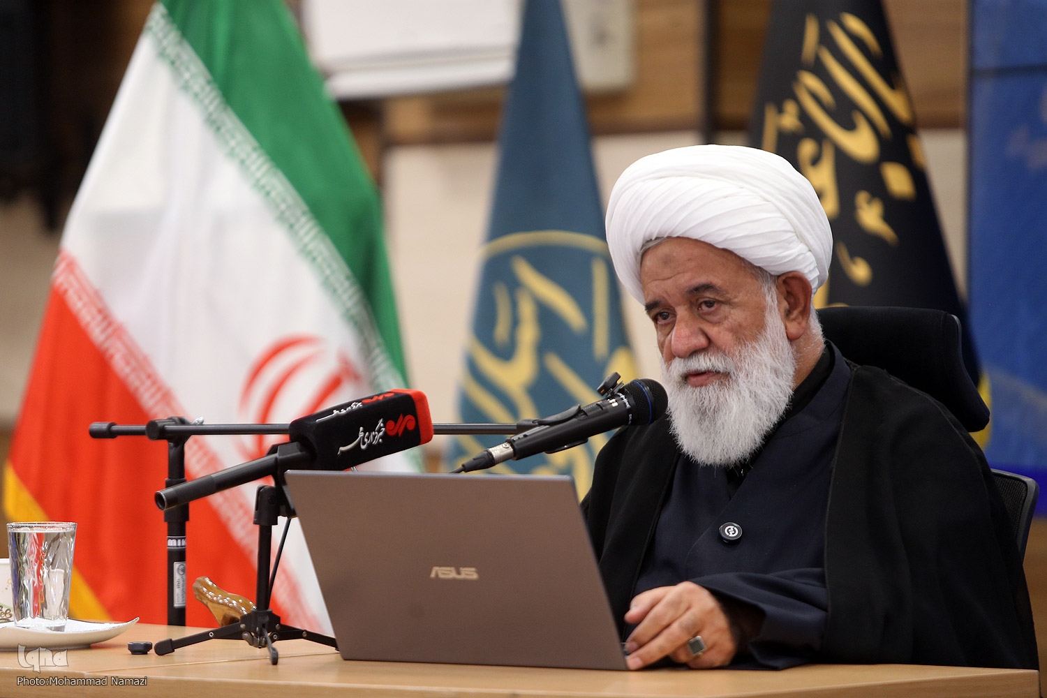 نباید مسئله خونخواهی شهدا و رهبر شهید، به حاشیه برود